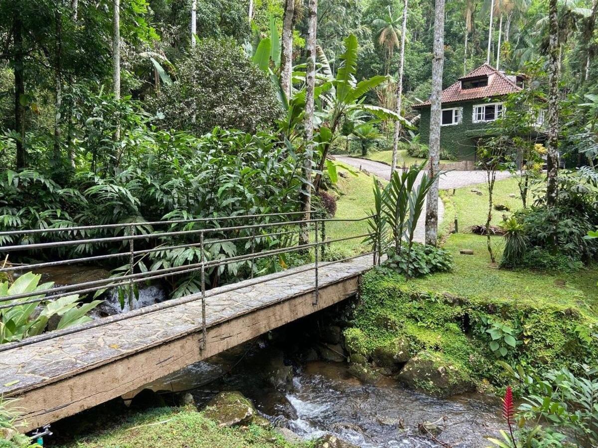 Refúgio romântico em meio à natureza Penedo  Esterno foto