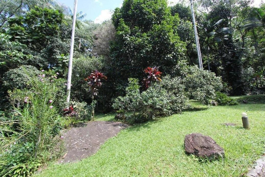 Refúgio romântico em meio à natureza Penedo  Esterno foto